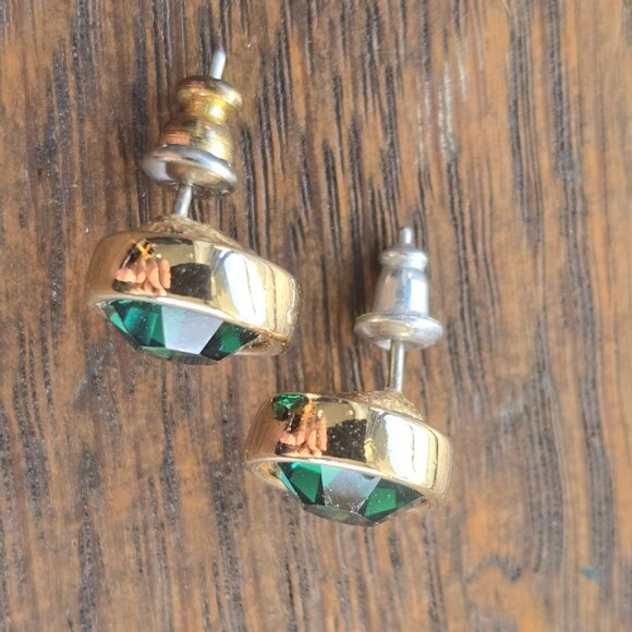 Swarovski goldtone emerald-green crystal stud earrings, vintage. - Picture 2 of 9
